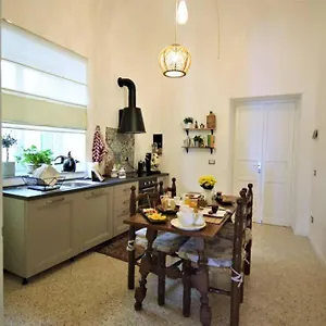 https://la-casetta-palermo-90139-2.sicilyhotelsitaly.net